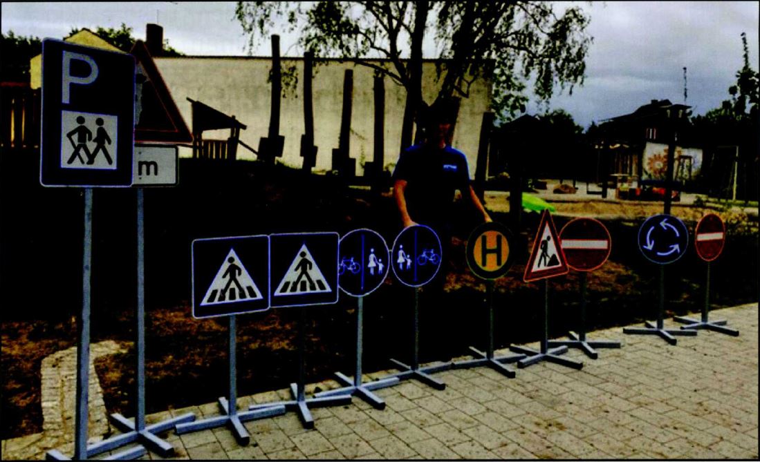 Verkehrsschilder für unseren Spielplatz